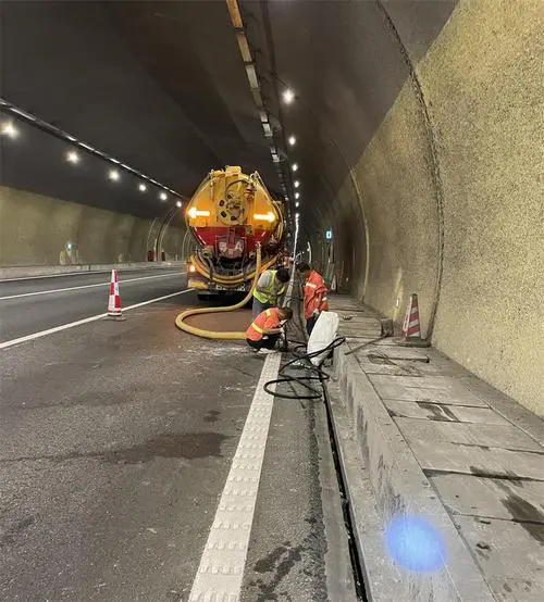 兖州隧道排水渠清淤